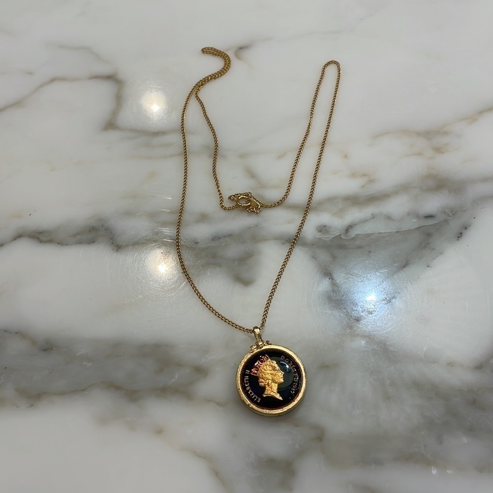 Vintage Queen Elizabeth II Pendant Necklace 1987–Beautiful!! Gold Tone EUC - Picture 3 of 6